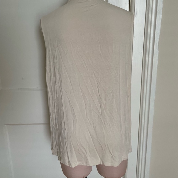 L BR MOCKNECK SLEEVELESS TANK - Picture 11 of 11